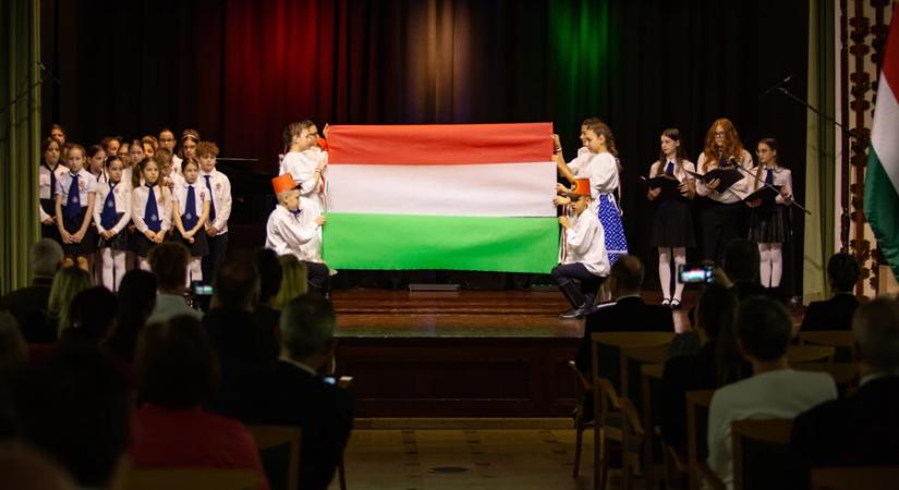 Fejet hajtott Nagykanizsa '48 hősei előtt - frisstíve!