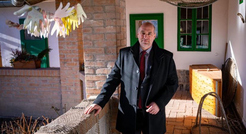 Ez nettó hazaárulás – Algyő polgármestere a háborús riogatásról