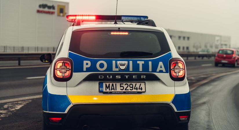 Három gyalogos tini megsérült, miután három gépkocsi ütközött