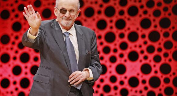 Salman Rushdie nem szeretne a traumája szimbólumává válni