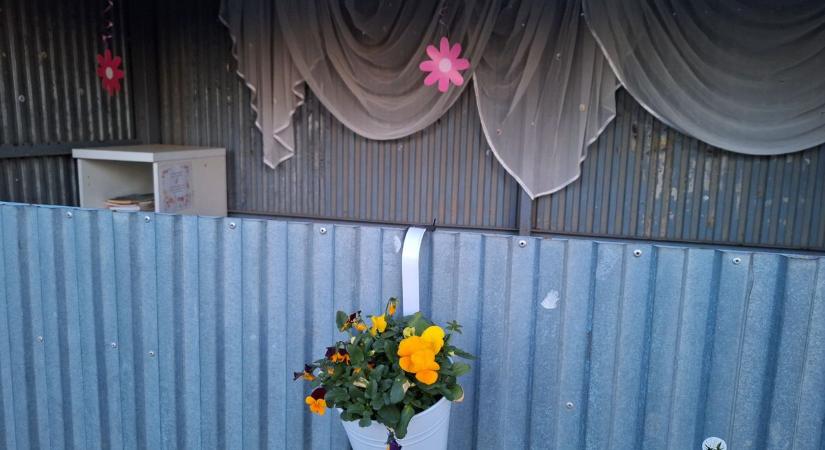 Újabb nagy ötlet: könyvmegálló után otthonmegálló Gyálaréten