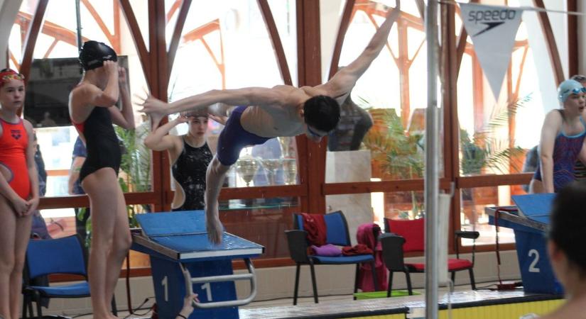 Halmozták az aranyakat Egerben a nyíregyházi úszók