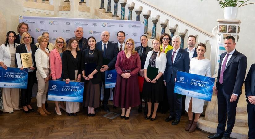 Megvannak Magyarország legjobb kórházai, milliókat érő díjat osztottak ki a győzteseknek