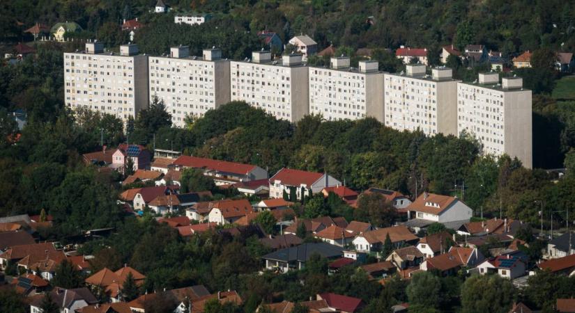 A paneltömbök visszatérése és az állami beavatkozás együtt oldhatná meg a magyarországi lakhatási válságot