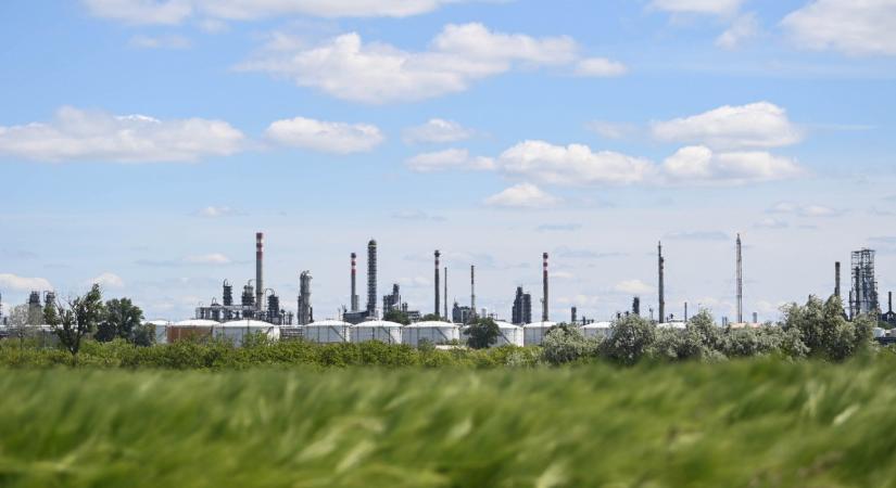 Új benzin- és dízelvezetéket kap Magyarország