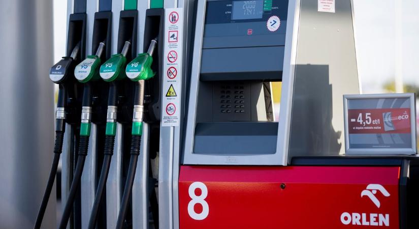 Kapitány Istvánban egy világ omlik össze, ha meglátja, mennyibe kerül az üzemanyag Csehországban és Lengyelországban: még a végén kénytelen lesz elismerni az orosz olajat