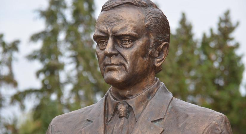 Várják a jelölést a Dobos László-életműdíjra