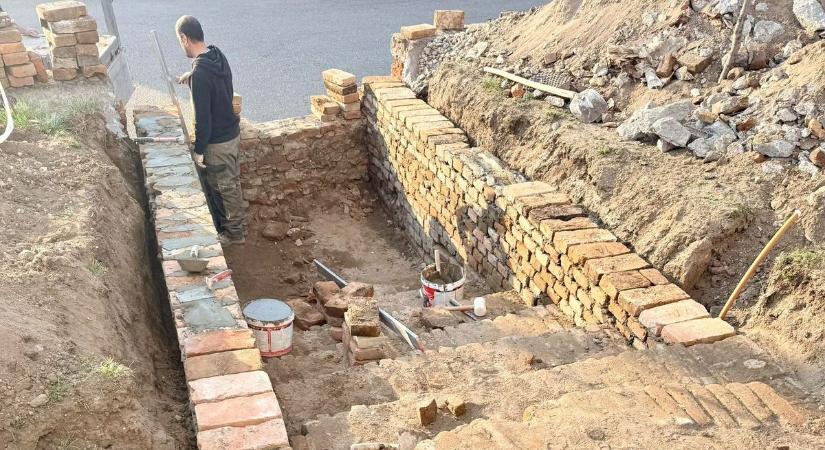 Elektromos kábelt fektettek, ősi templommaradványt találtak a Tisza-tónál