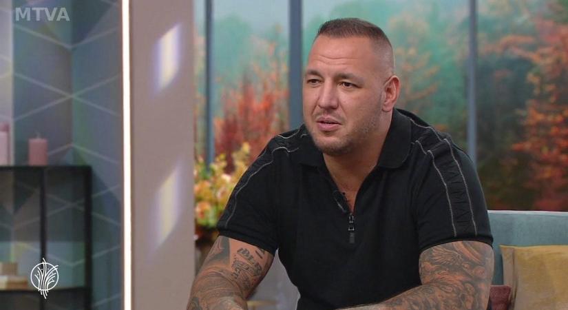 Curtis elfelejtette a dalszöveget A Nagy Duettben, így magyarázta a bakiját