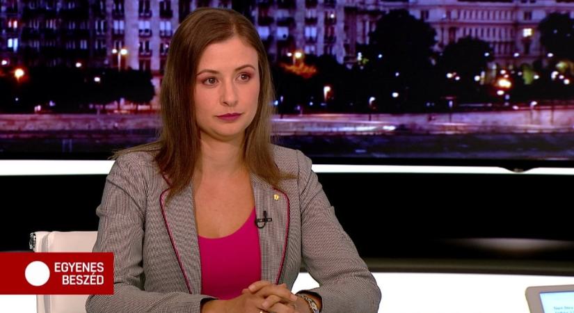 Kihallgatták a Mi Hazánk elnökhelyettesét, miután lemondott mentelmi jogáról