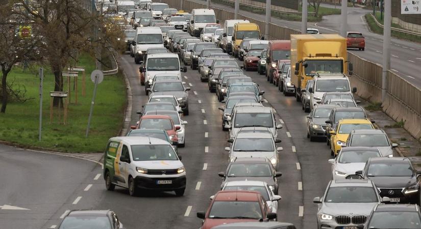 Rendszámot kell cserélnie 40 ezer autósnak: közeleg a határidő