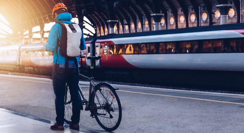 Szuper hír a tavaszi túrázóknak: extra vonatokat indít a MÁV a Balatonhoz és a Tisza-tóhoz