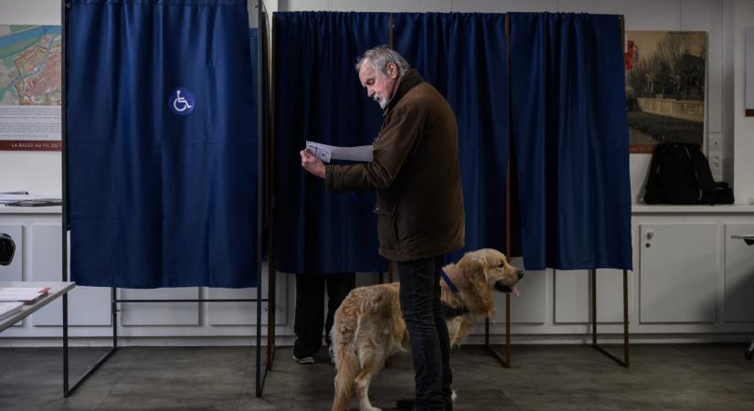 A szélsőjobb és Macron reménybeli utódja is elégedett lehet a francia önkormányzati választások első fordulójával