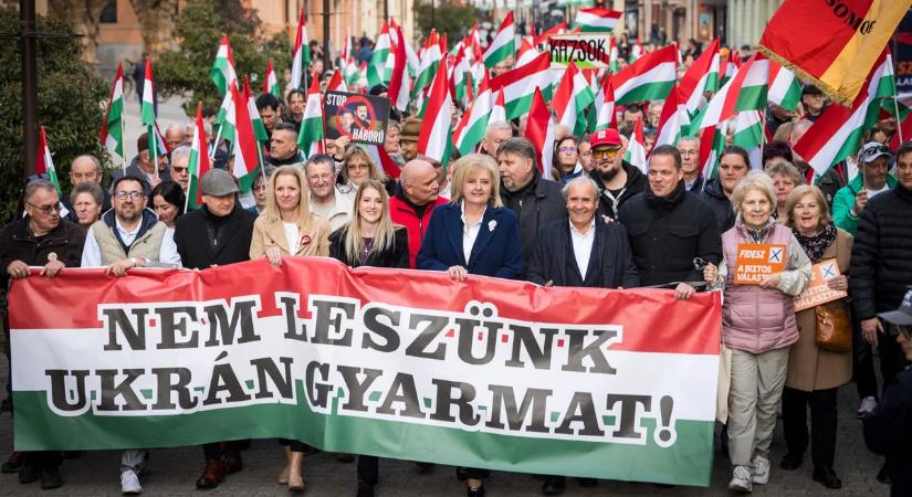 Rengeteg ember várta Orbán Viktort a kaposvári Békemeneten