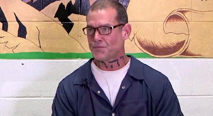 Keresztre feszített egy lelkészt, majd halálbüntetést kért a bíróságtól