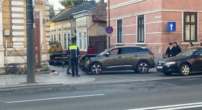 Súlyos baleset Kolozsváron – Egy fiatal nőt újraélesztettek