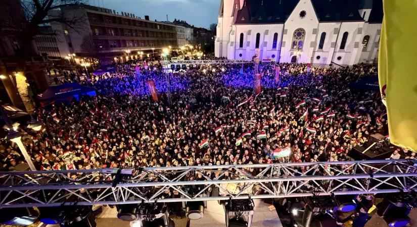 Kaposvári Békemenet: óriási a tömeg, Eperjes Károly is tiszteletét tette