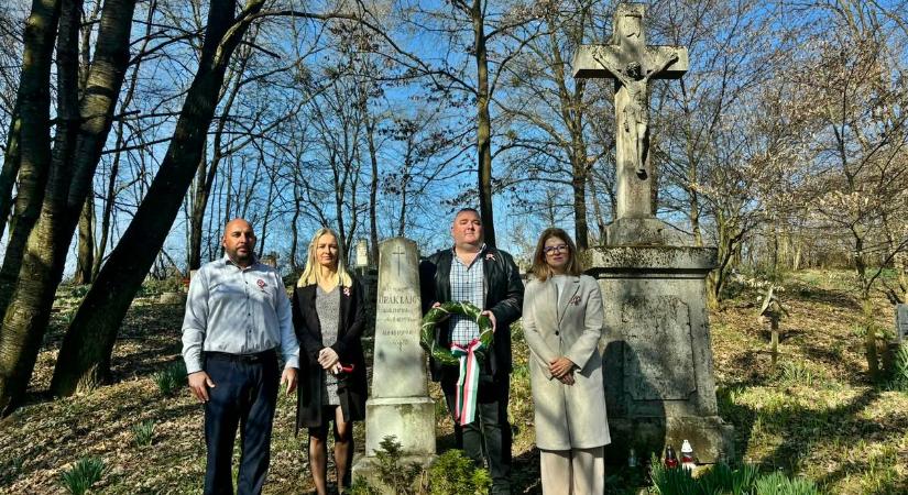 Lövések dördültek a zalai temetőben