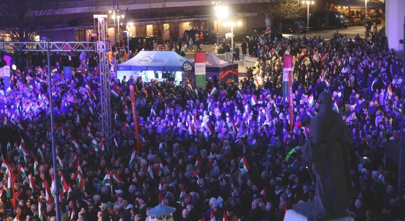 Orbán Viktor megtöltötte Kaposvár fő terét! - lélegzetelállító felvétel