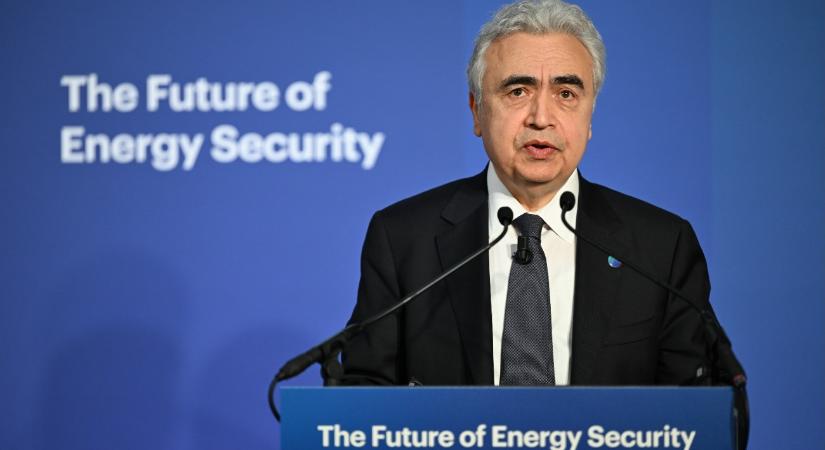 Kiderült, mennyivel csökken az országok vészhelyzeti olajtartaléka a történelmi döntés után