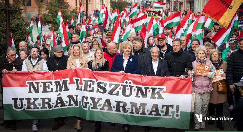 Hatalmas tömeg várta Kaposváron Orbán Viktort - videó