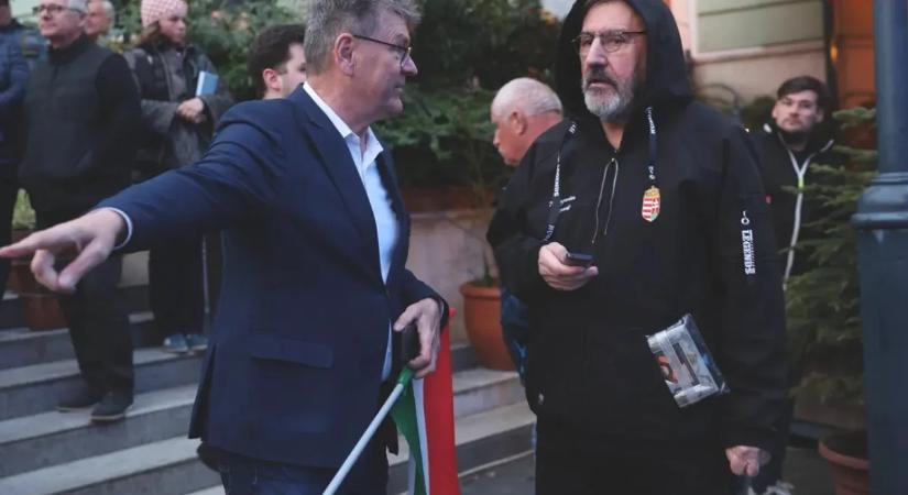 Rengetegen vannak a kaposvári Békemeneten, Eperjes Károly is feltűnt