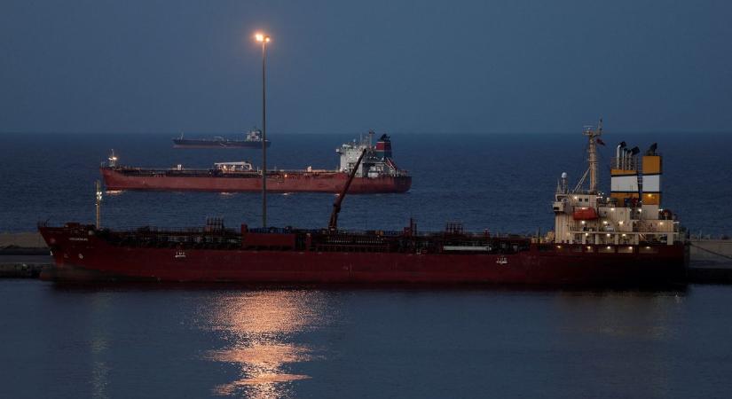 Kijutott egy óriási tanker a Perzsa-öbölből – több millió hordónyi szaúdi olajjal, sértetlenül ért át a szoroson