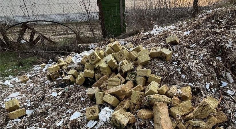 Az Ellenpont szerint veszélyes illegális szemétlerakóval szennyezheti a környéket Magyar Péter kalocsai jelöltje