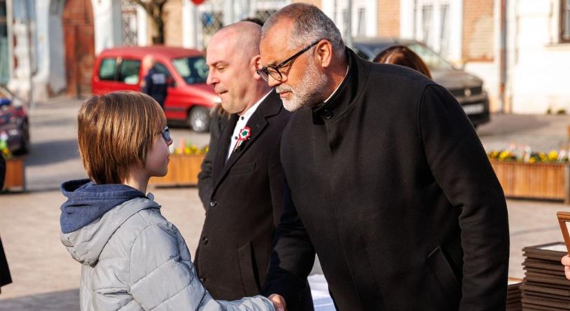 Kiváló tatai diákokat és tanáraikat ismerték el Tatán