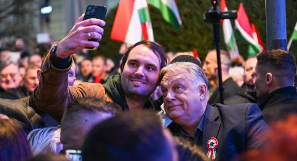 Tízezres menekülttáborral riogat veresége esetén Orbán, akitől nem lehetett kérdezni országjárásának első állomásán