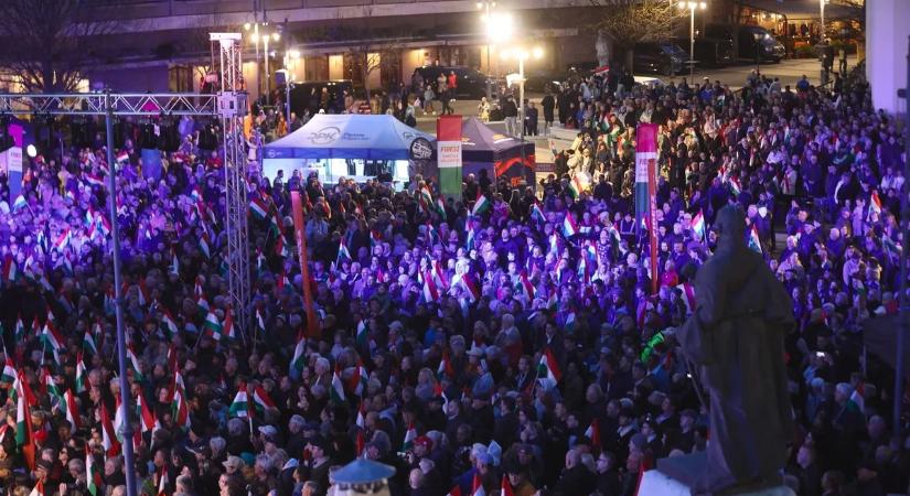 Takáts Tamás óriási hangulatot hozott Orbán Viktor országjárásának első állomására