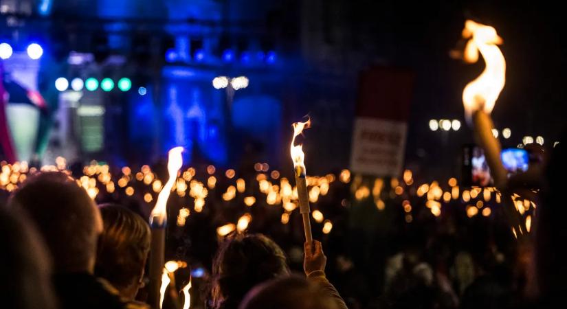 "Csordultig a Kossuth tér, elég szép a látvány" - elképesztő videók a kaposvári Békemenetről