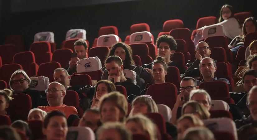 Élő adásban nyomorultazta le a kaposvári képviselőjelölt apját Gulyás Márton, bekapcsolt mikrofon okozta a vesztét