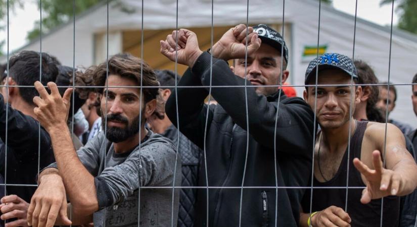 Leterhelheti a bevándorlási rendszert, hogy félmillió embernek adnának tartózkodási engedélyt