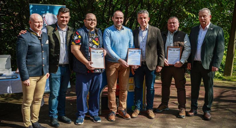 Jótékony célért dörögtek a fegyverek: a gyermekosztály megkapta a támogatást (galéria)