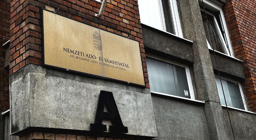 Hamis luxusruhákat talált a NAV egy török kereskedőnél, annyit, hogy napokba telt a lefoglalás