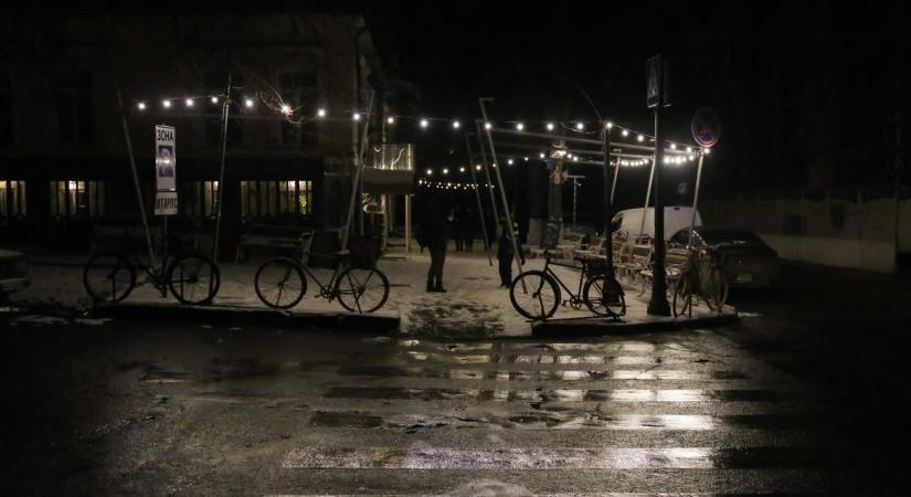 Teljes sötétségbe borult az ország, az Egyesült Államok következő katonai célpontjaként emlegetik