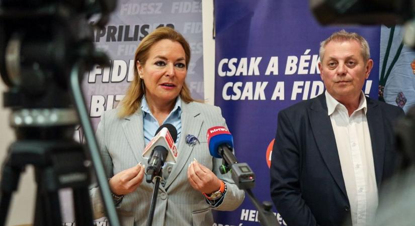 Vitályos Eszter Törökszentmiklóson: „béke vagy háború, ez a kérdés, válasszatok!”