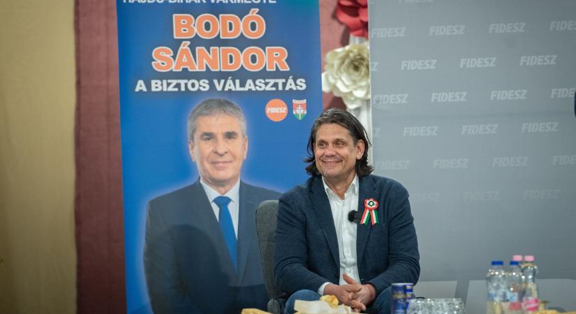 Ez a teljes lelepleződés napja – jelentette ki Deutsch Tamás Tiszacsegén – fotókkal