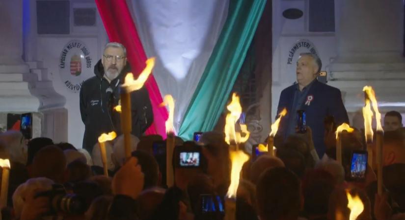 Orbán Viktor is országot jár – innováció vagy silány utánzat?