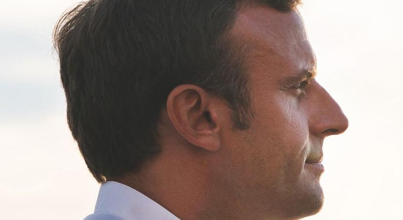 Macron hadihajókat és repülőgép-hordozót vezényelt a Közel-Keletre