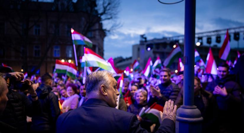 Orbán Viktor a kaposvári Békemeneten: mi sem vagyunk hibátlanok, de szívvel-lélekkel a magyar embereket védjük