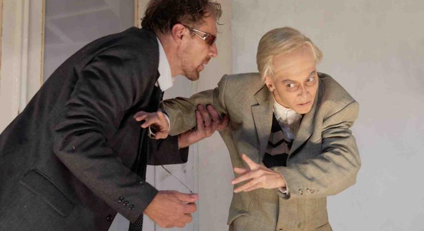 EMLÉKMŰÁLLÍTÁS ÉS TÁRGYANIMÁCIÓ 16. Deszka Fesztivál / Debreceni Csokonai Nemzeti Színház