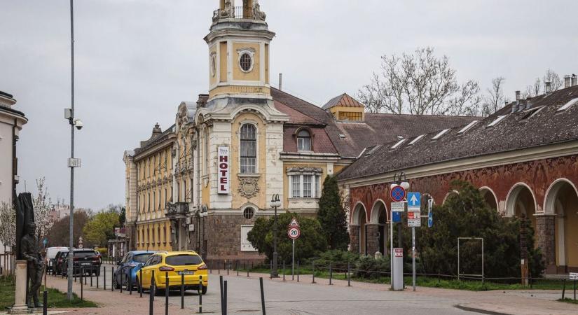 Elárverezhetik Szolnok ikonikus szállodáját