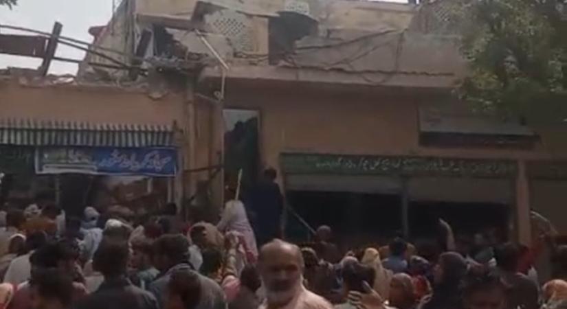 Borzalmas házomlás Pakisztánban – videó