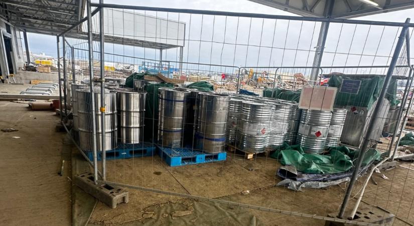 Kormányhivatal: szabálytalanul, engedély nélkül tároltak veszélyes anyagokat a debreceni CATL területén