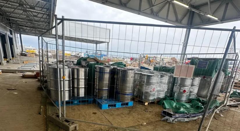 Szabálytalanul tároltak veszélyes anyagokat a CATL épülő debreceni gyárában