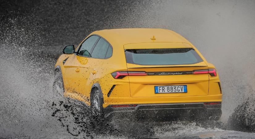 15 órán át menekült a rendőrök elől egy lopott Lamborghinivel, a vége nem volt szép