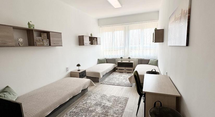 Átadták, csak éppen gyerek nincs a nyolc férőhelyes új szolnoki Kis Darázs lakásotthonban