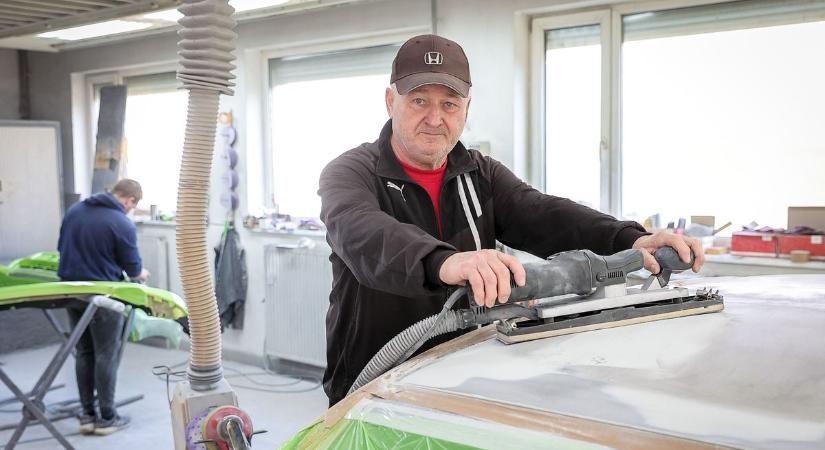 Ismerjék meg a győri aranykoszorús mestert, aki Eva Braun Mercedesét is fényezte - fotó